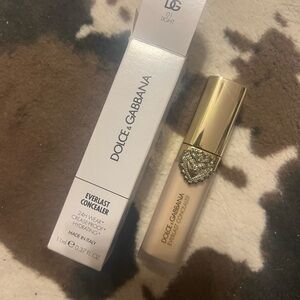 NWT Dolce & Gabbana Everlast Concealer - Light - Shade 01